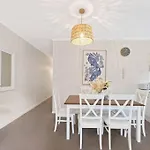 Contemporary Comfy ~ 2Bed/2Bath/1Car ~ Hawthorne